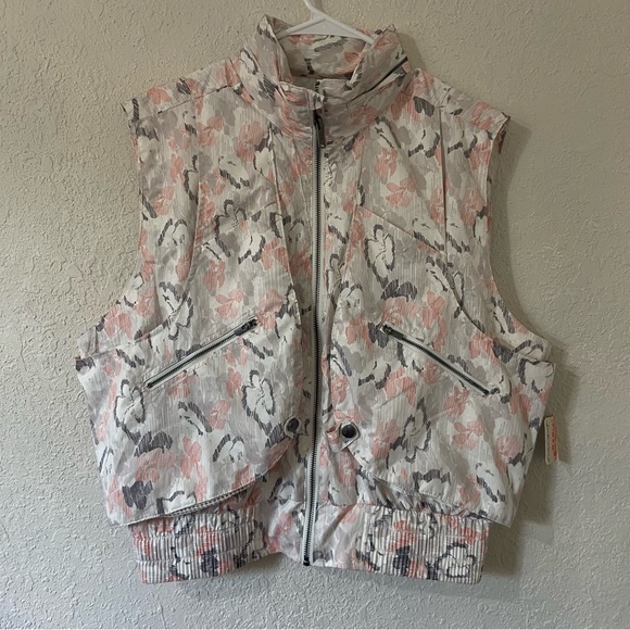 Free people Movement Off The Grid Printed Vest Size Medium NWT - Picture 1 of 10